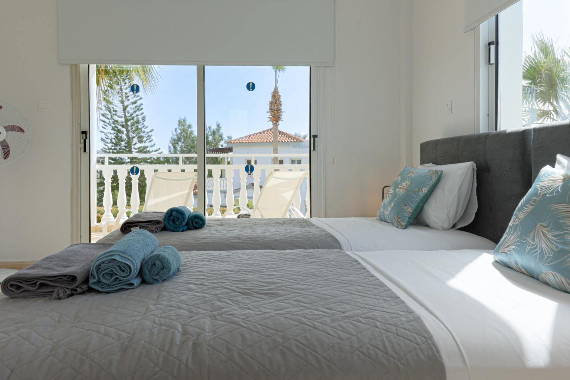Villa Yolo Peyia Ngoại thất bức ảnh